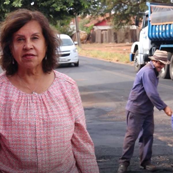 Com aprovação da Câmara, prefeita Almira fará recape e iluminação da cidade