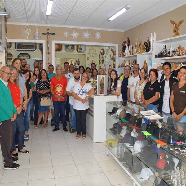 São Rafael Livraria e Artigos Religiosos recebe o terço empresarial
