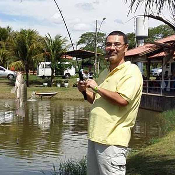 Paulo Takemura apaga velinhas nesta quarta