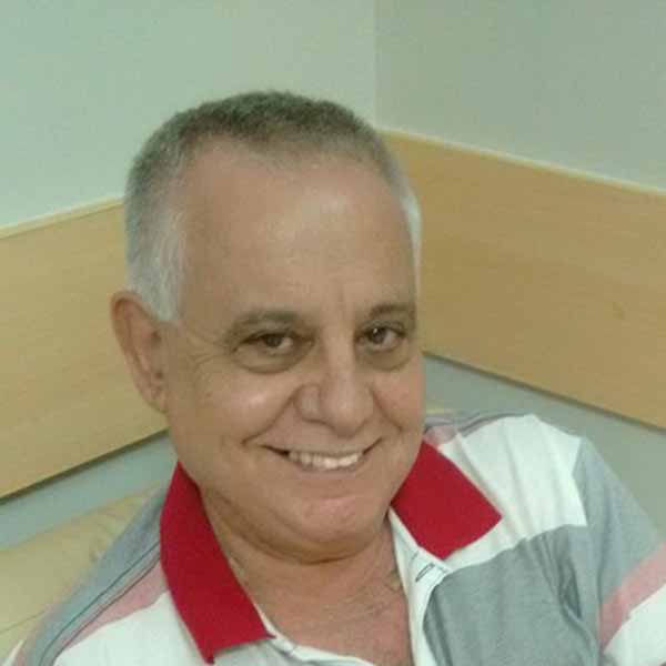 Claudinê Guadanhin recebe os parabéns pela chegada de seu aniversário