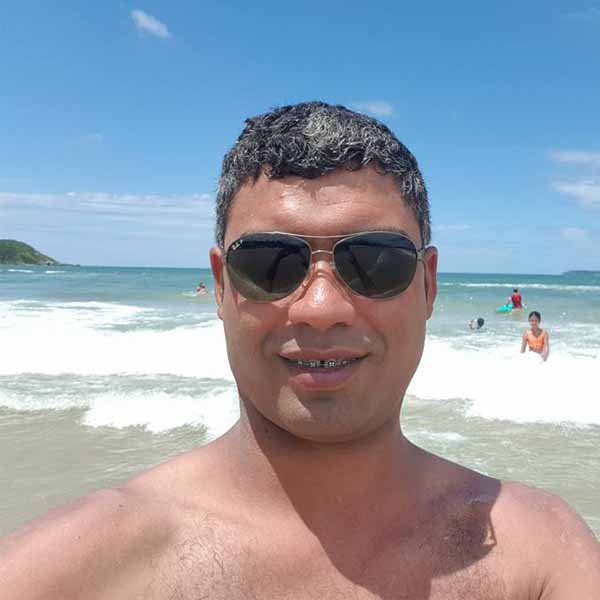 Cristiano Junior apaga velinhas nesta quinta