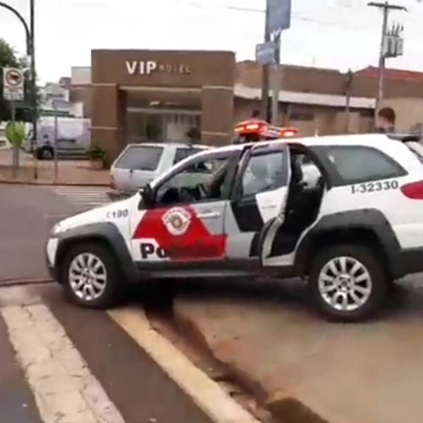Empresário é baleado durante assalto no centro de Cândido Mota
