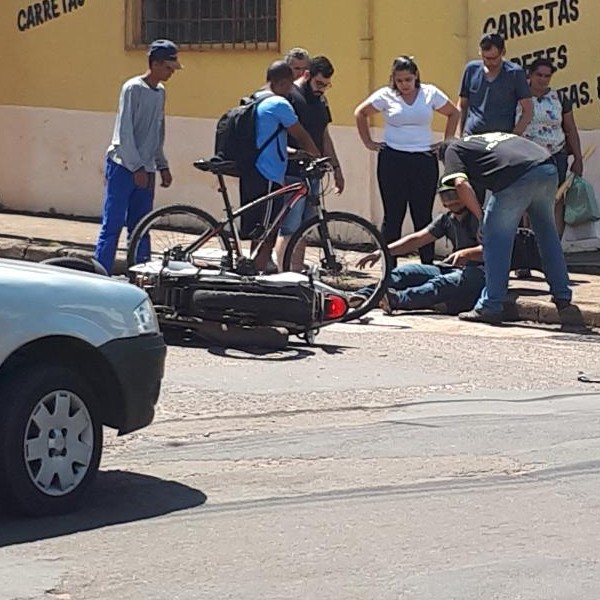 Dois acidentes ocorrem ao mesmo tempo na Av. Siqueira Campos