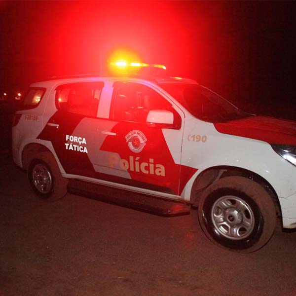 Trio é flagrado com maconha e dinheiro escondidos em terreno de Assis