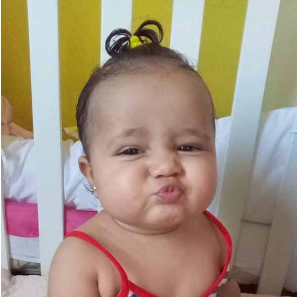 Luiza Helena recebe os parabéns pela chegada de seu primeiro aniversário