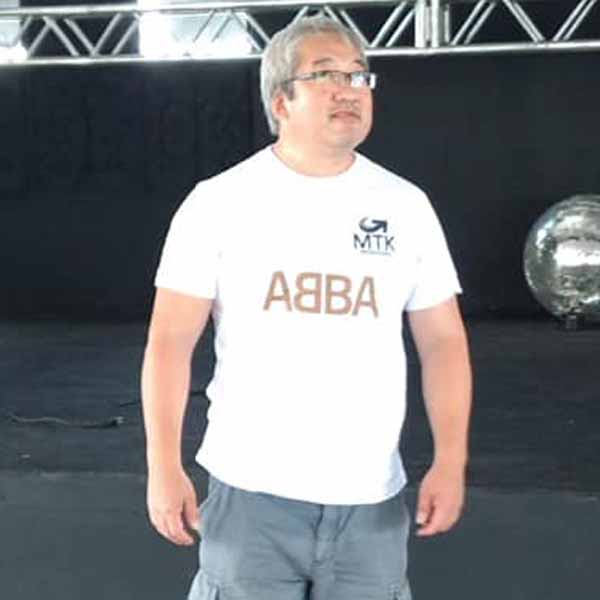 Luís Matsukura recebe os parabéns pela chegada de seu aniversário