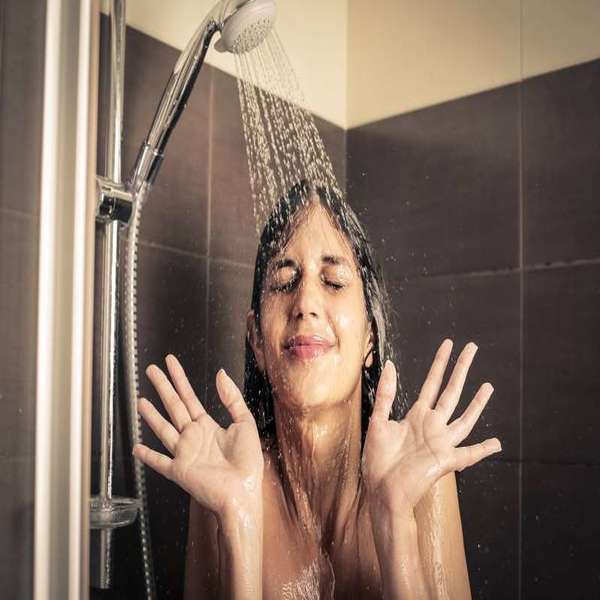Entenda como um banho quente pode melhorar sintomas da depressão
