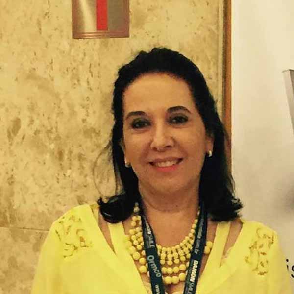 Cecilia Moreno comemora mais um aniversário.