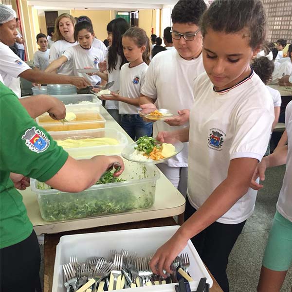 Paraguaçu celebra o Dia Nacional da Alimentação na Escola com o atendimento de 8.400 alunos