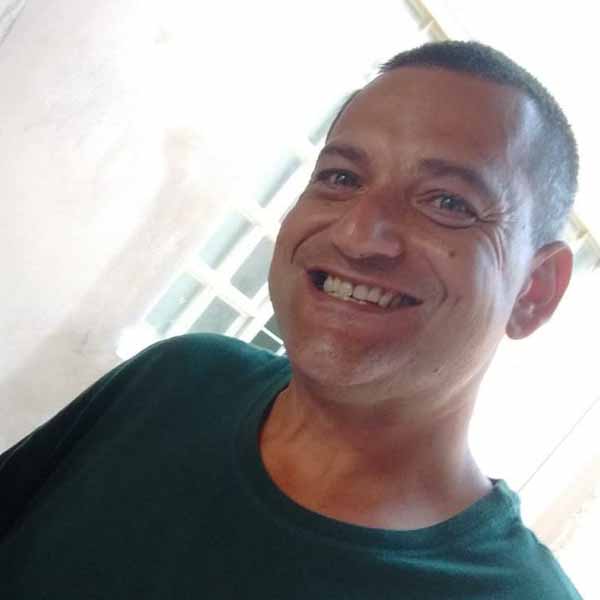 Homem é encontrado morto dentro do forro de  residência