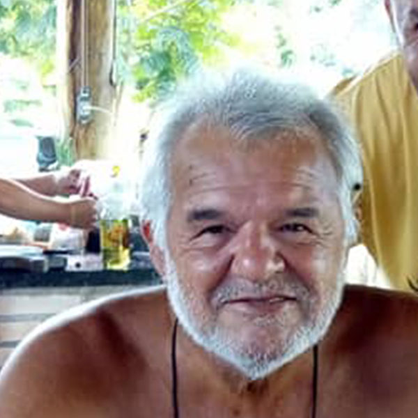 Ademar Guerra apaga velinhas nesta segunda