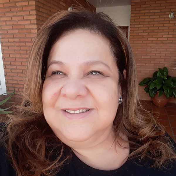 Sheila de Oliveira comemora mais um aniversário.