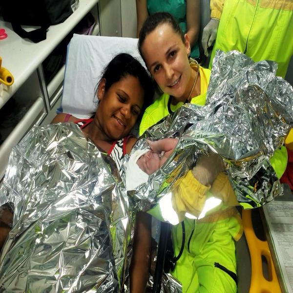 Médicos de equipe de resgate fazem parto de mulher em rodovia na região de Marília
