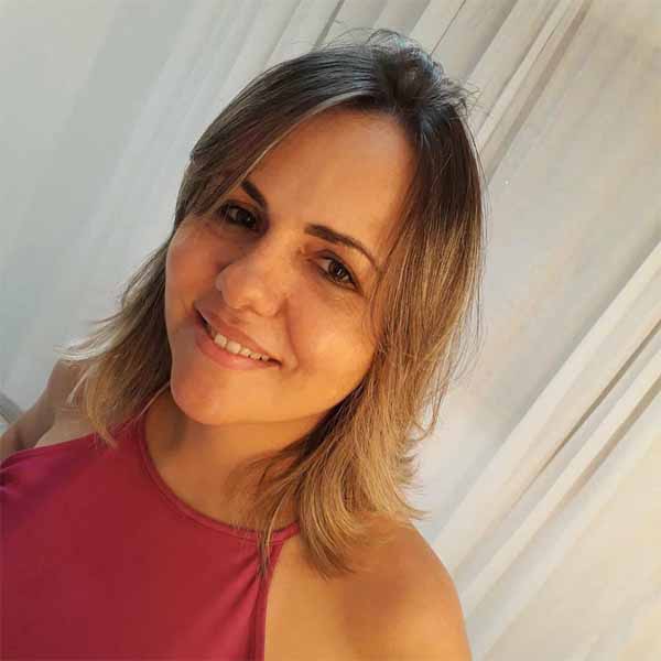 Lucia Costa Bruschi comemora mais um aniversário.