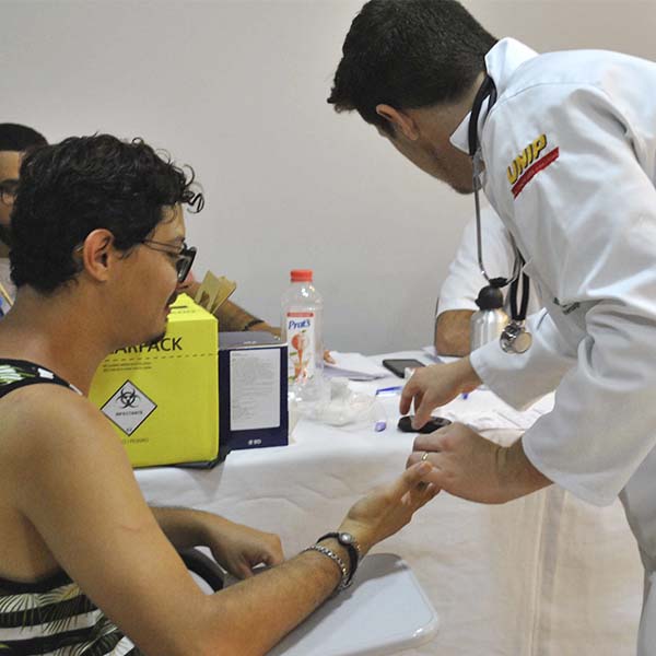 Unimed Assis realiza ação especial em alusão ao Dia Mundial do Diabetes