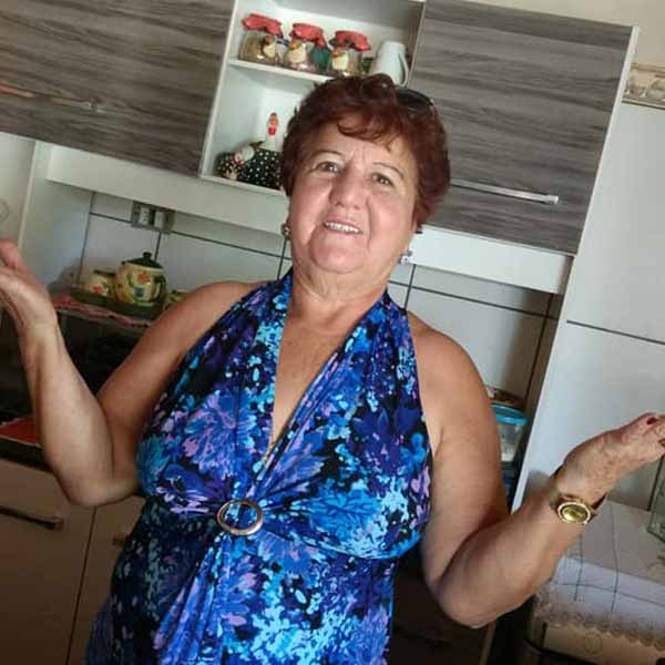 Marilena Oliveira comemora mais um aniversário.