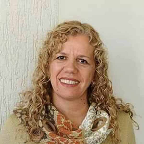 Solange Scaramboni recebe os parabéns pela chegada de seu aniversário