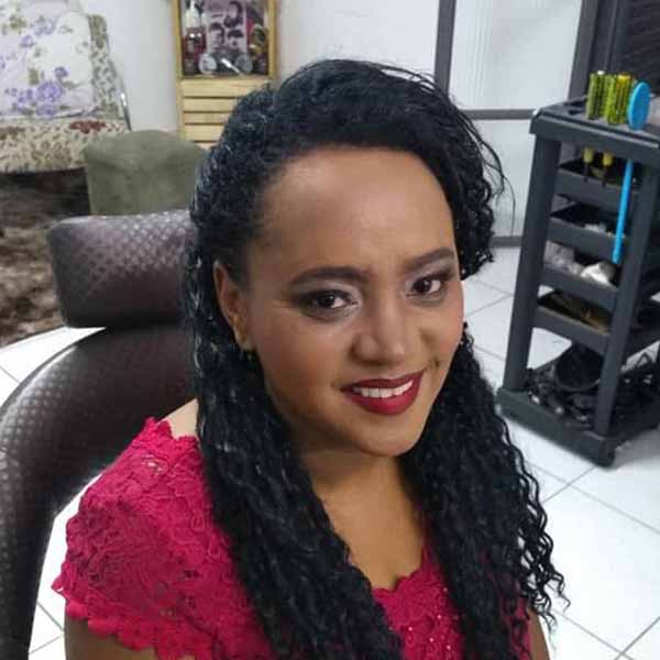 Vilma Cristina apaga velinhas nesta quinta