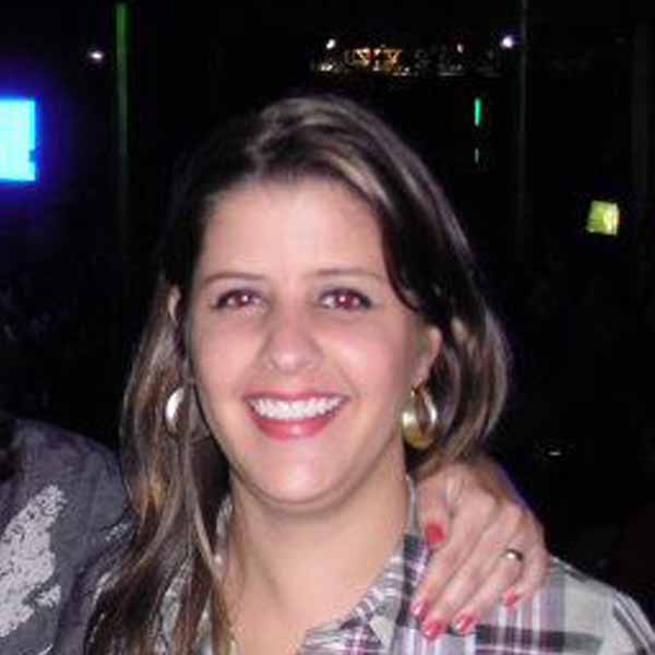 Larissa Paiva comemora mais um aniversário.