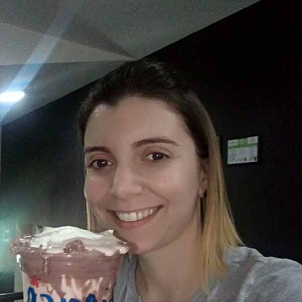 Bianca Louzada apaga velinhas nesta segunda