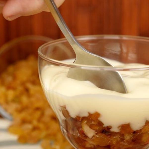 Compota de frutas com creme