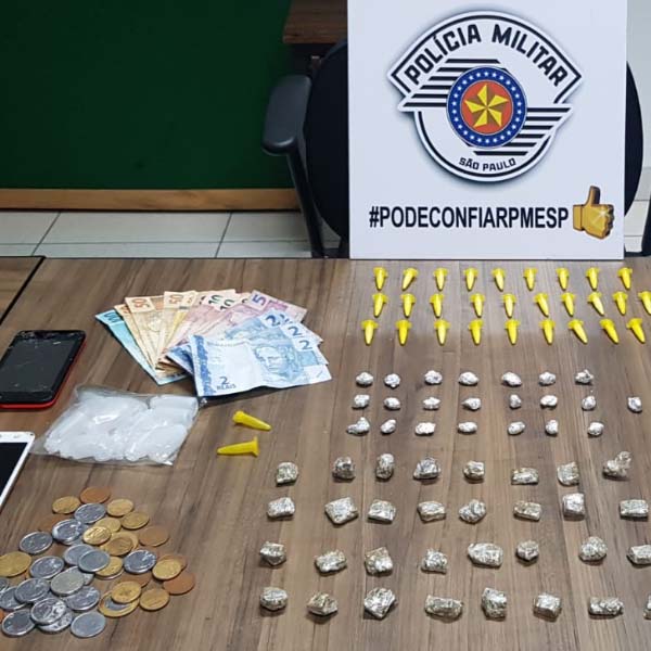 Dezenas de porções de drogas são apreendidas em residência no 'Mario Covas'