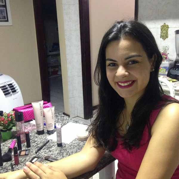 Rosana Vieira apaga velinhas neste sábado
