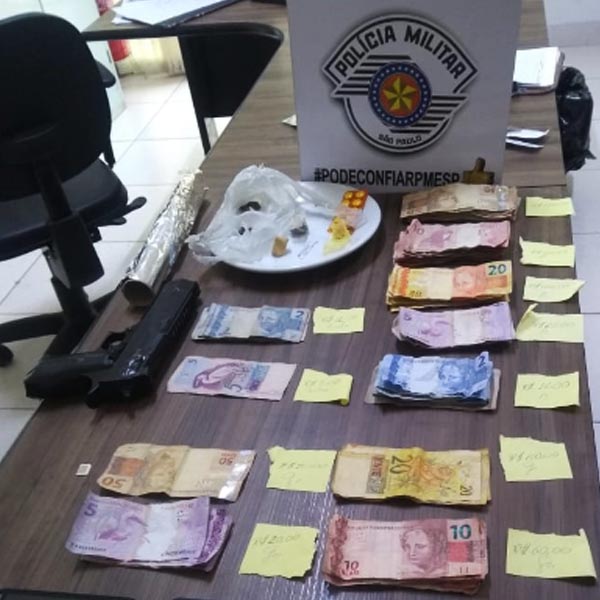 PM apreende várias porções de drogas, dinheiro e objetos em residência na Barra Funda