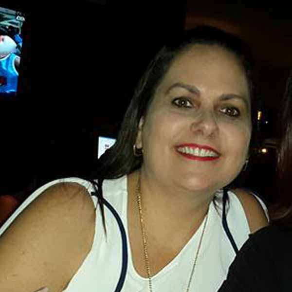 Silvia Cação completa idade nova