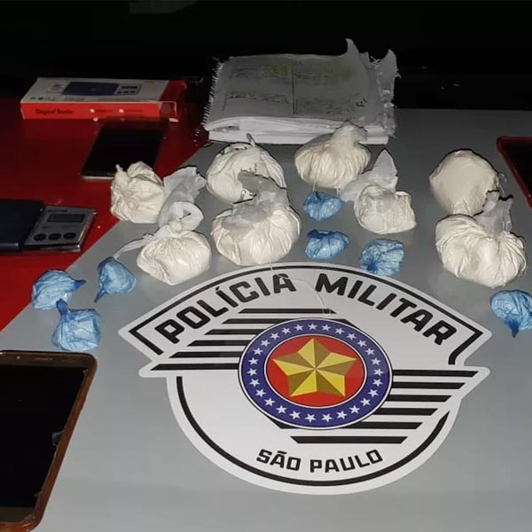 Foragido da Justiça enrosca perna em lança de portão ao tentar fugir da PM em Marília