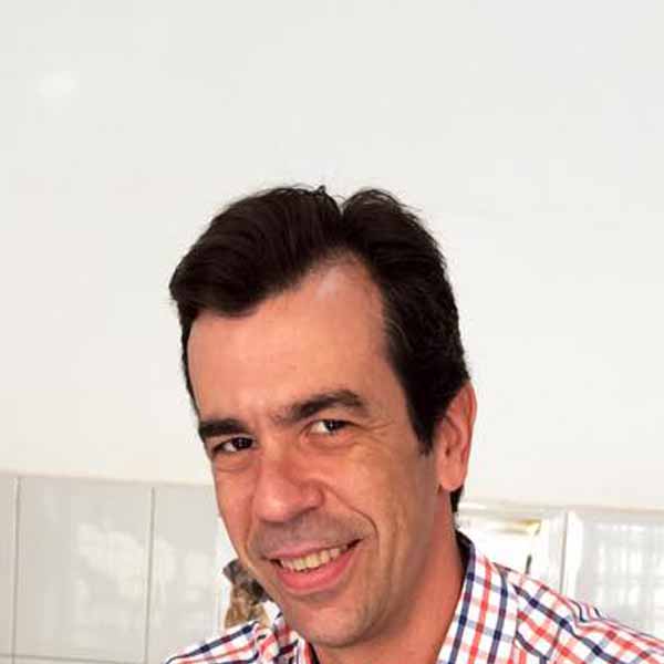 José Ricardo apaga velinhas nesta segunda