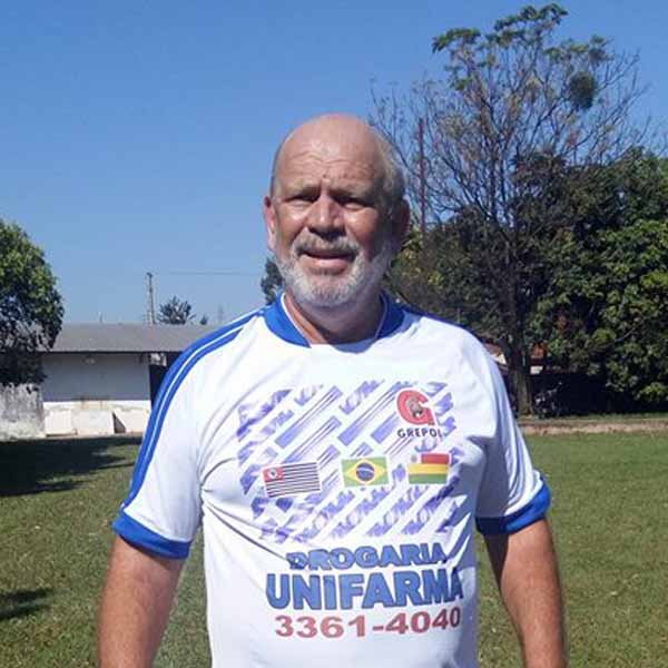 Wandemar conhecido por Vandinho apaga velinhas neste sábado