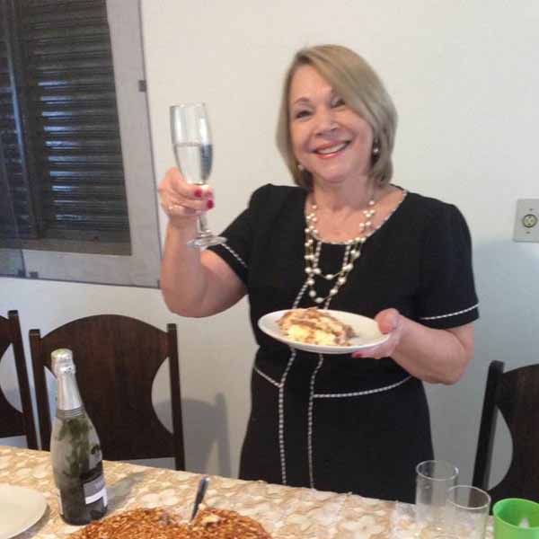 Madalena Ignacio apaga velinhas neste domingo