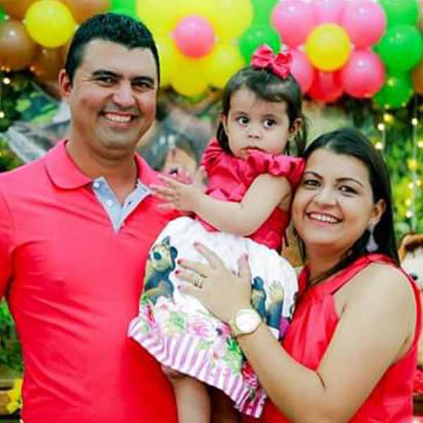 Silvia e Renato comemoram bodas de Barro nesta terça