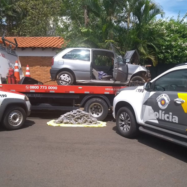 Polícia Rodoviária apreende quase 15 quilos de skank em carro abandonado em Cândido Mota