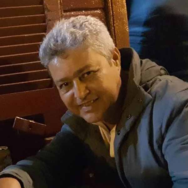 Gil Santos apaga velinhas nesta terça