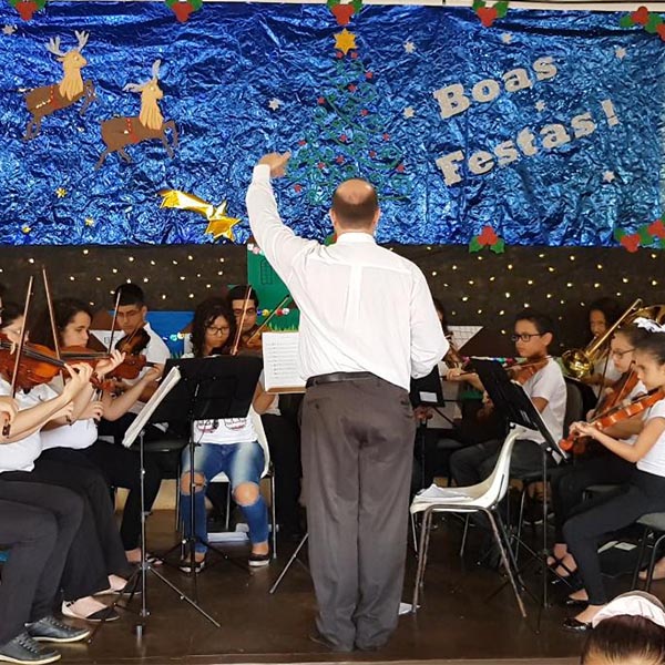 Orquestra Jovem de Paraguaçu Paulista se apresenta em escola de Roseta