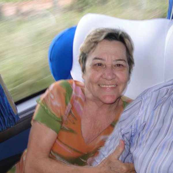 Cassia Aleixo recebe os parabéns pela chegada de seu aniversário