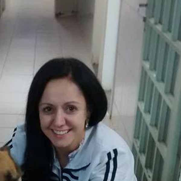 Fatima Dalkimin recebe os parabéns pela chegada de seu aniversário