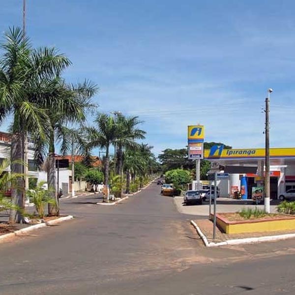 Dois são socorridos em estado grave após moto bater em caçamba em Tupã