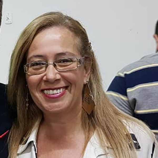 Luciane Rezende apaga velinhas nesta terça