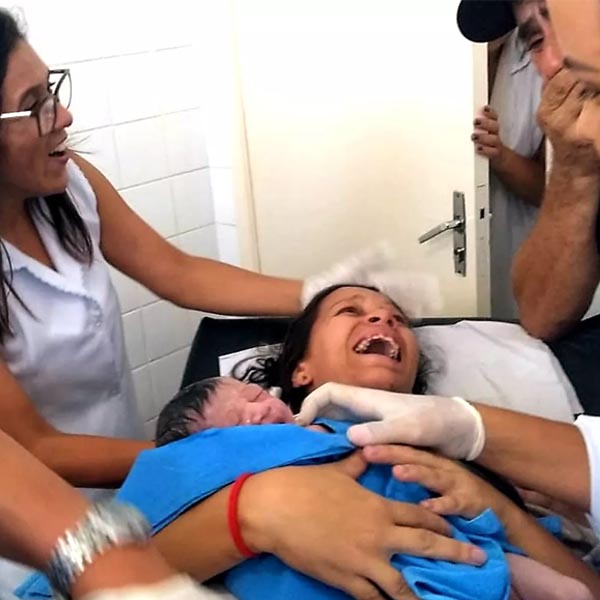 Bebê nasce durante consulta de rotina e emociona funcionários de posto de saúde em Marília