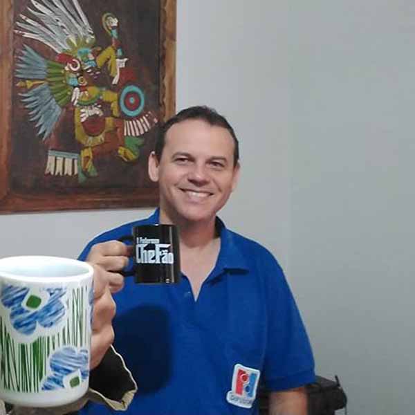 Sidney Fernandes apaga velinhas nesta quarta