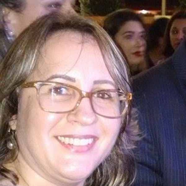 Ana Angelica recebe os parabéns pela chegada de seu aniversário