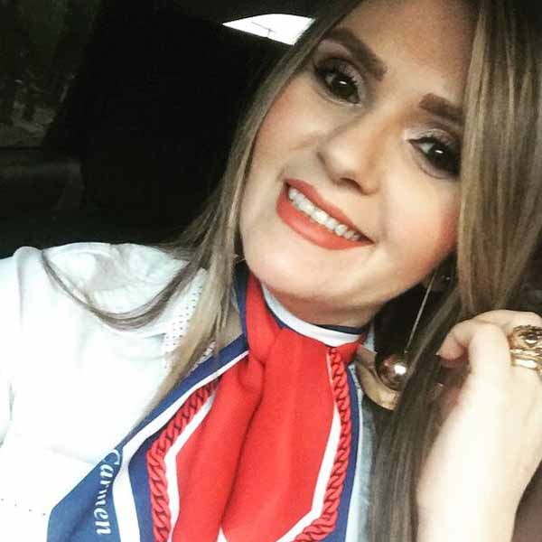 Karina Simone comemora mais um aniversário.