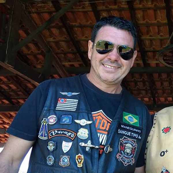 Manéquinho recebe os parabéns pela chegada de seu aniversário