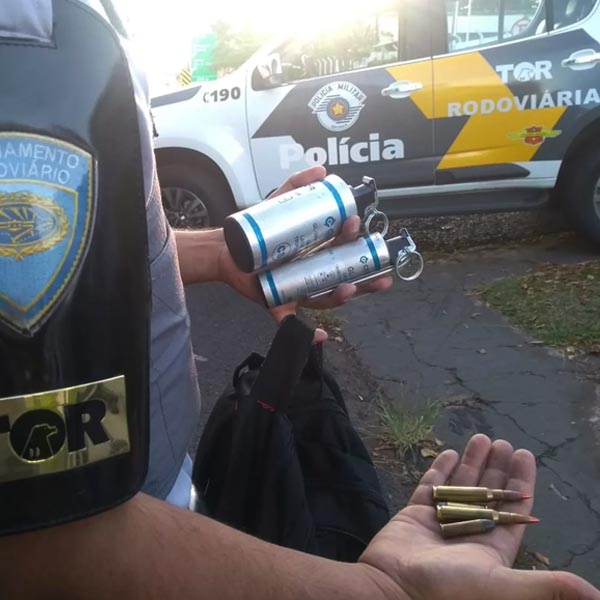 Ex-militar é preso por porte ilegal de munições dentro de ônibus em Assis