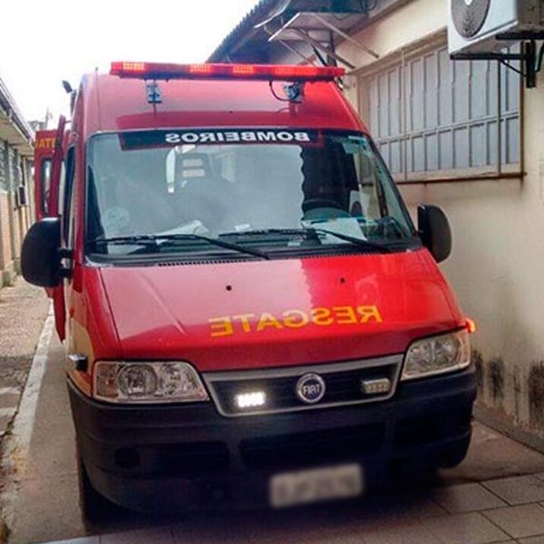 Rapaz de 21 anos cai de poste de iluminação pública no centro de Tupã