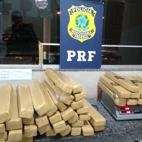 Jovem é detido levando 51 quilos de maconha que seria entregue em Assis