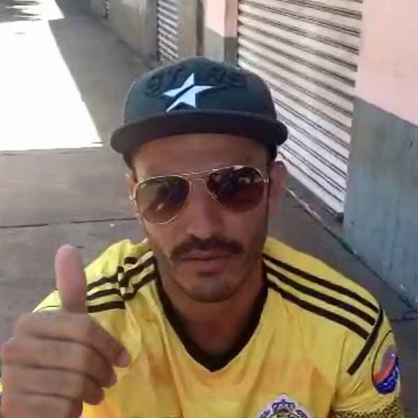 Deka Andre recebe os parabéns pela chegada de seu aniversário